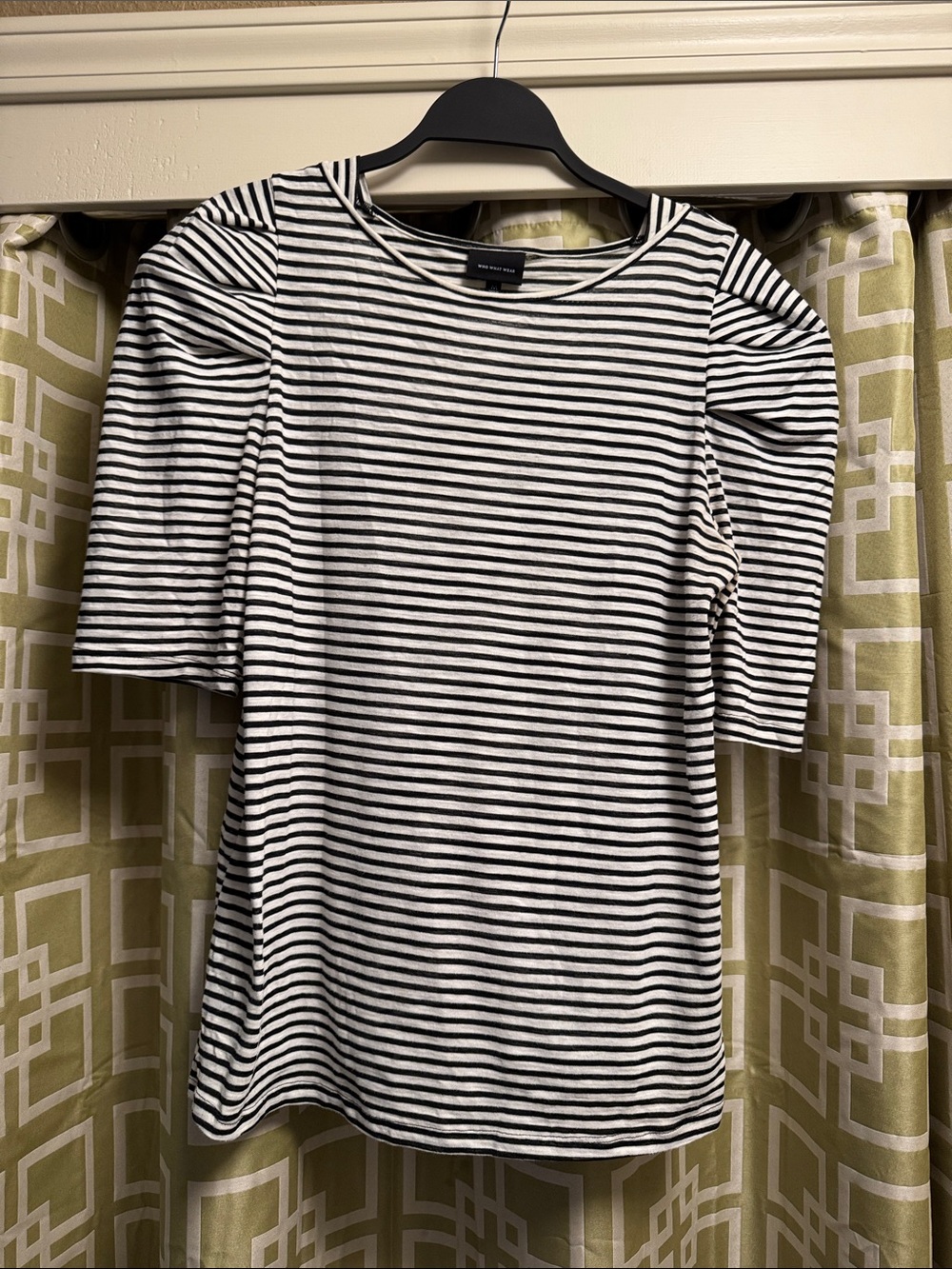 Who What Wear Black & White Striped Puff Sleeve Tee
